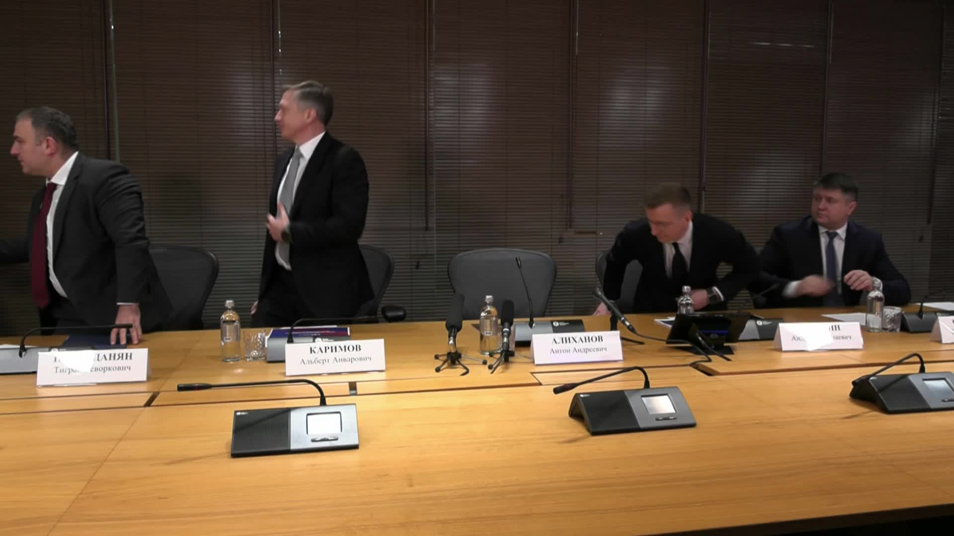 Более 80% ранее брошенных иностранцами автомобильных площадок в России перезапущены - Алиханов